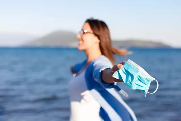Los fabricantes de material sanitario español producen 160 millones de mascarillas al mes