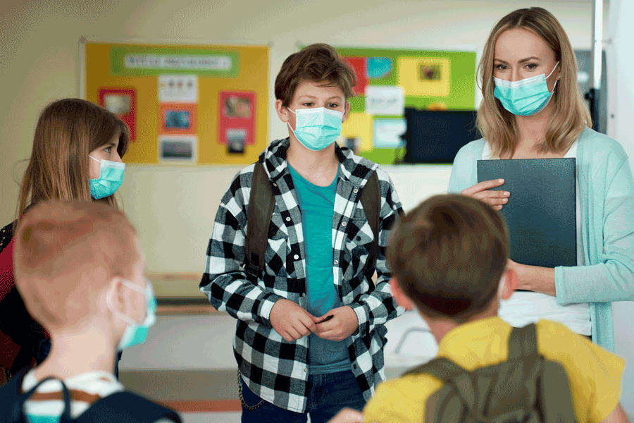 Fabricantes españoles de mascarillas ven «indispensable» su uso en el próximo curso escolar